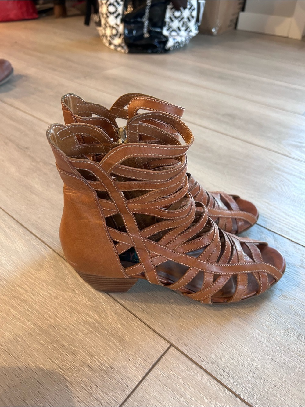 Everybody By B.Z Moda Leather Gladiator Wedge Sandals Strappy Cutout Festival